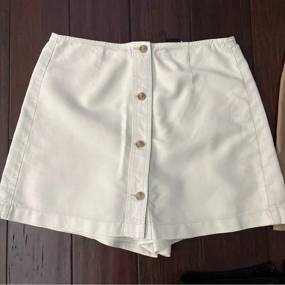 GAP Tan, Eggshell, and Black A-Line Midi Skort Casual - Picture 2 of 11